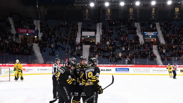 AIK stoppar Djurgårdens supportrar i derbyt￼