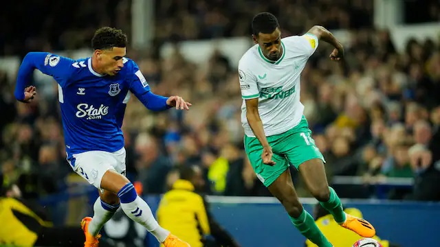 Alexander Isak med galen assist när Newcastle körde över Everton