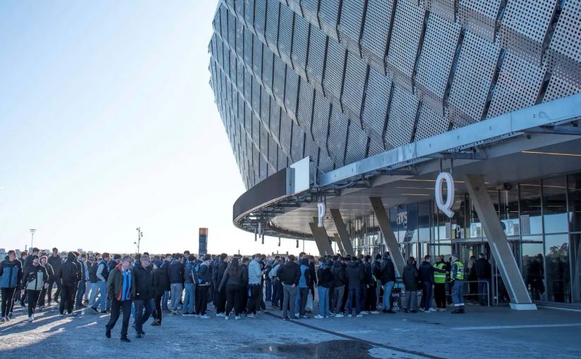 Avbröt tyst minut för svenska fansen