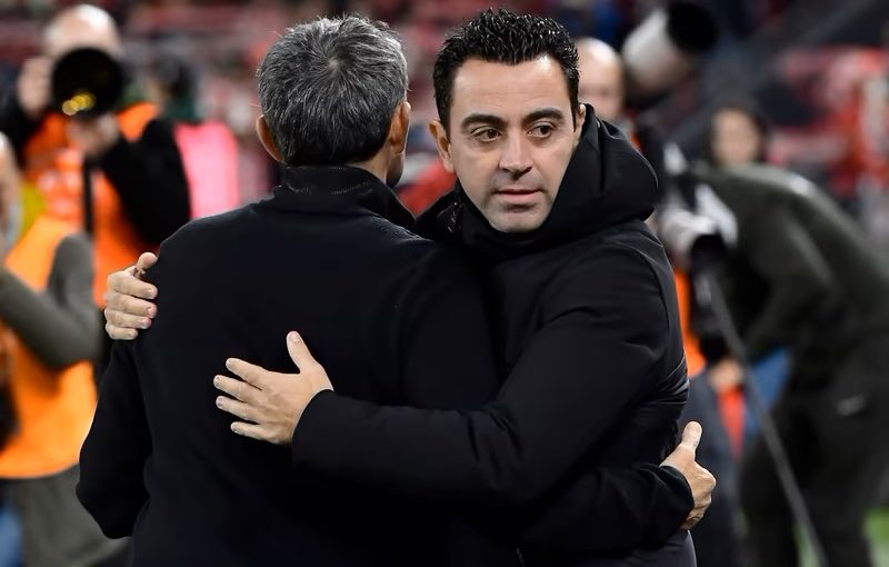 Vändningen: Xavi stannar i Barcelona