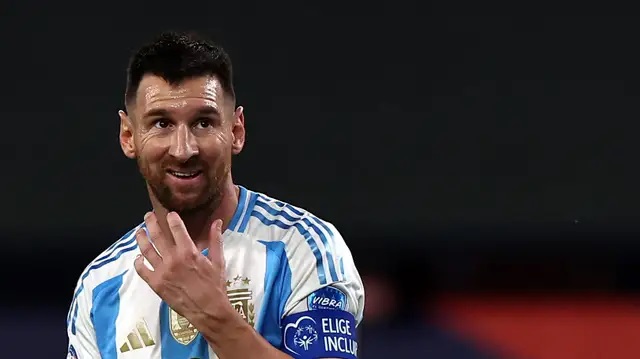 Lionel Messi spelade skadad – och sjuk